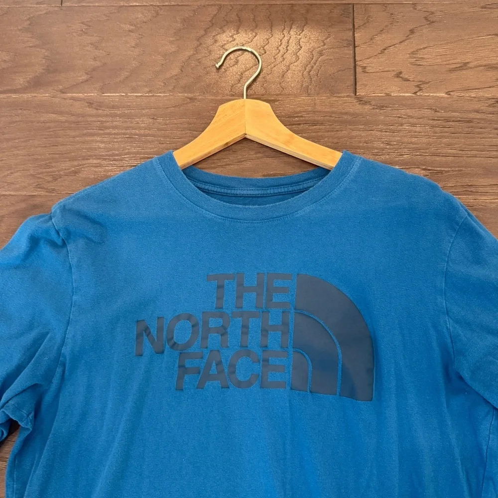 The North Face Men’s Blue Long Sleeve Logo Tee – Size M